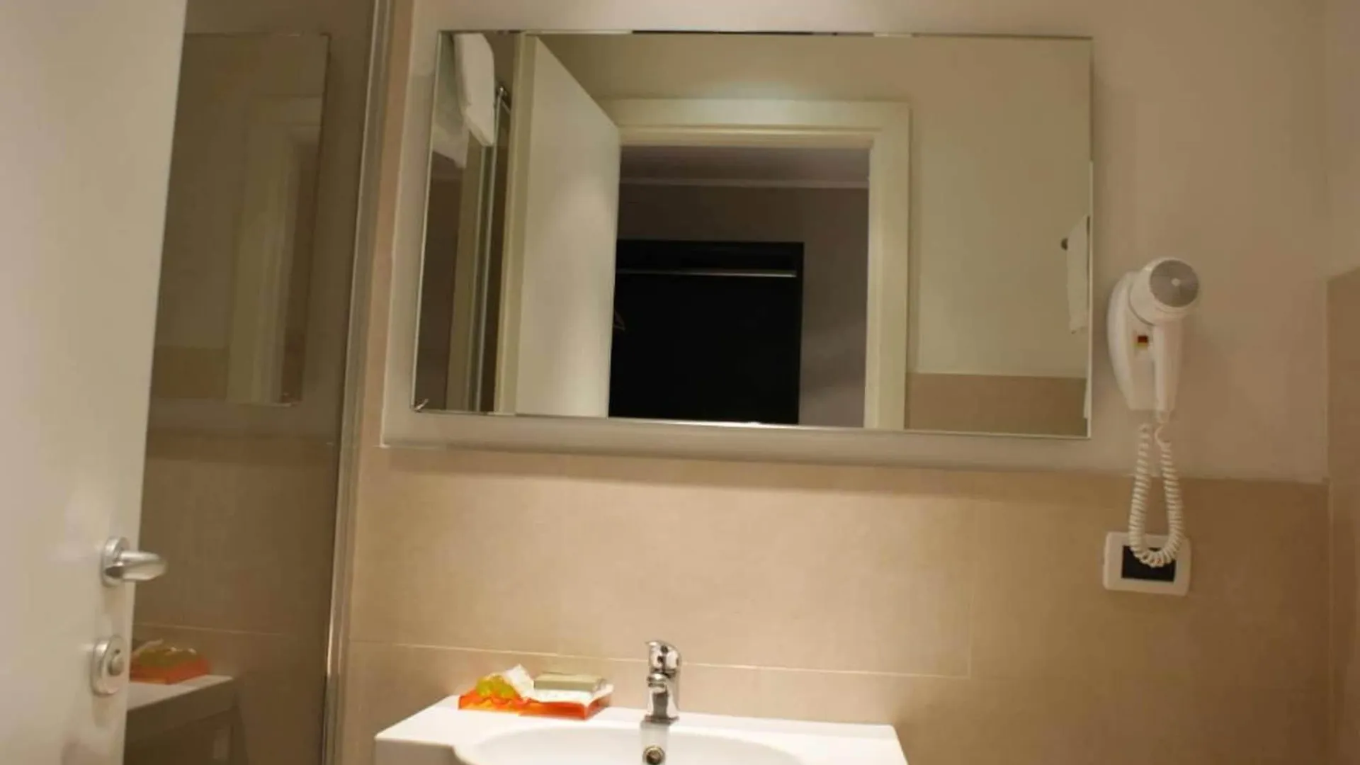 Hotel Aniene Rzym 3*,